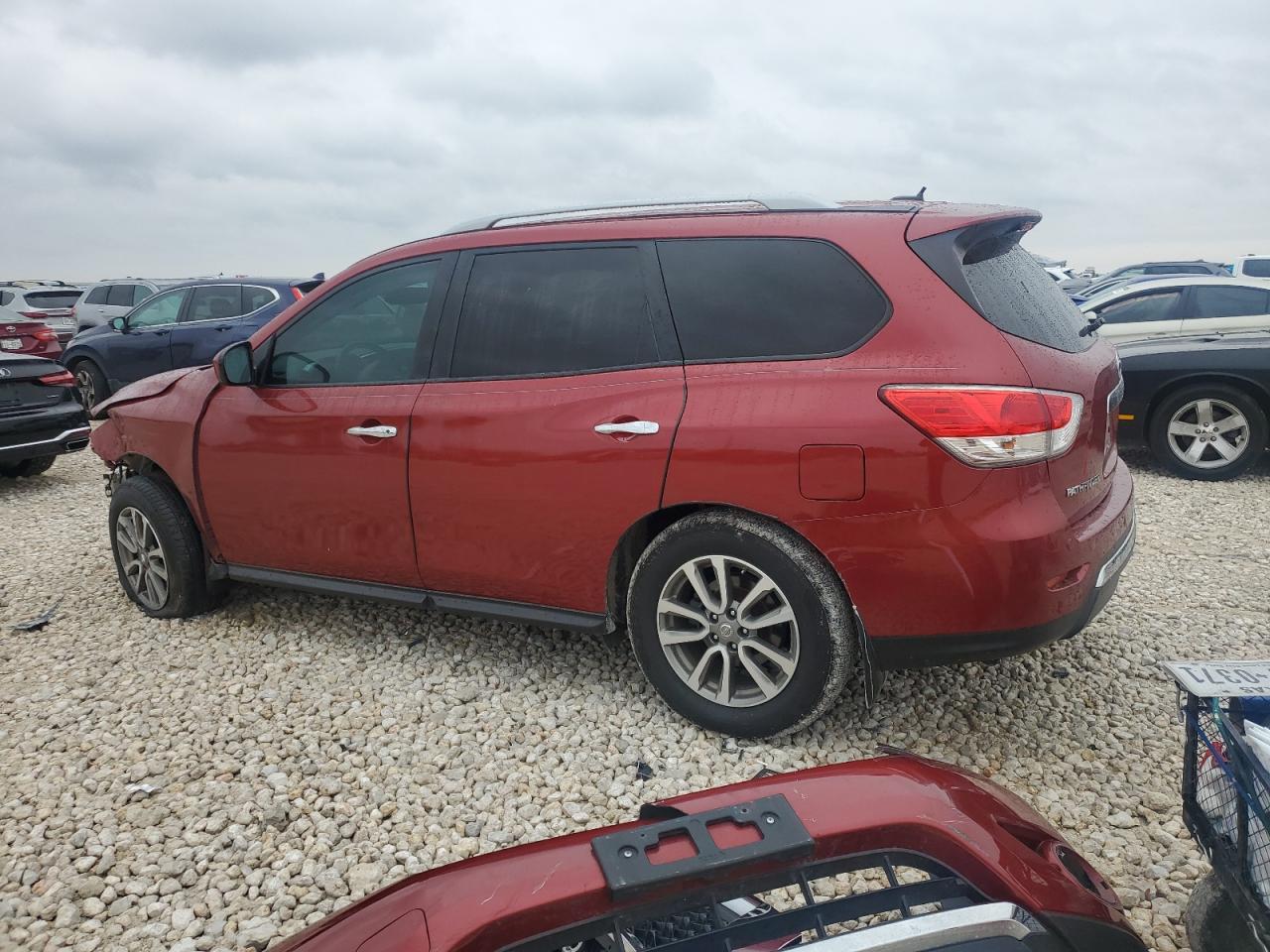 2015 Nissan Pathfinder - Image 2