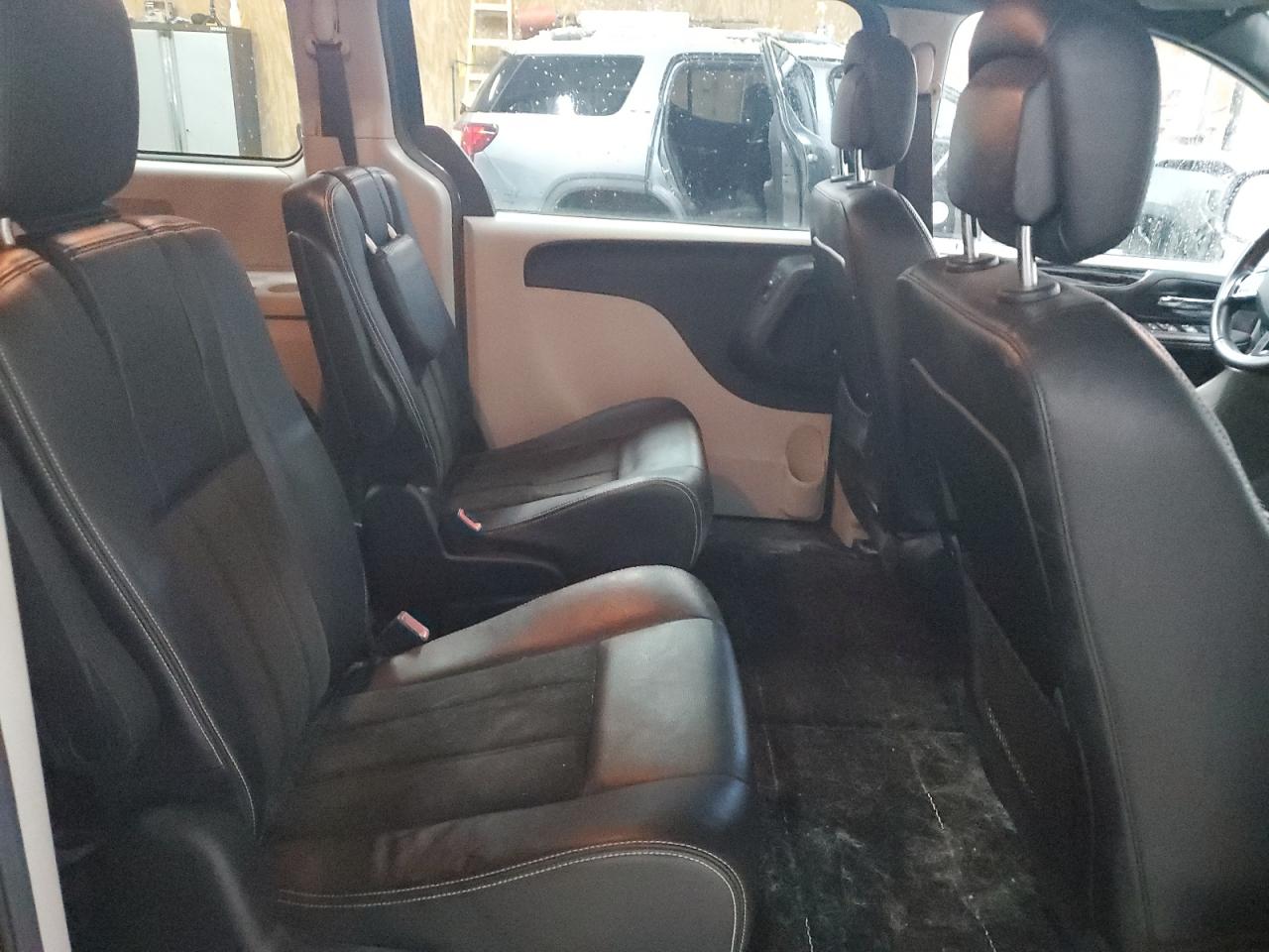 2019 Dodge Caravan - Image 11