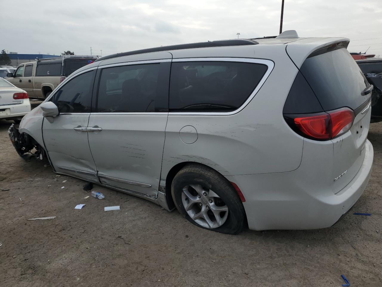 2017 Chrysler Pacifica - Image 2