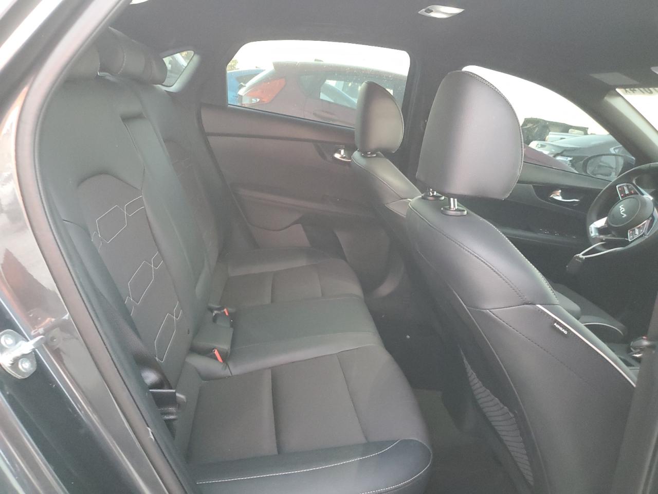 2024 Kia Forte - Image 10