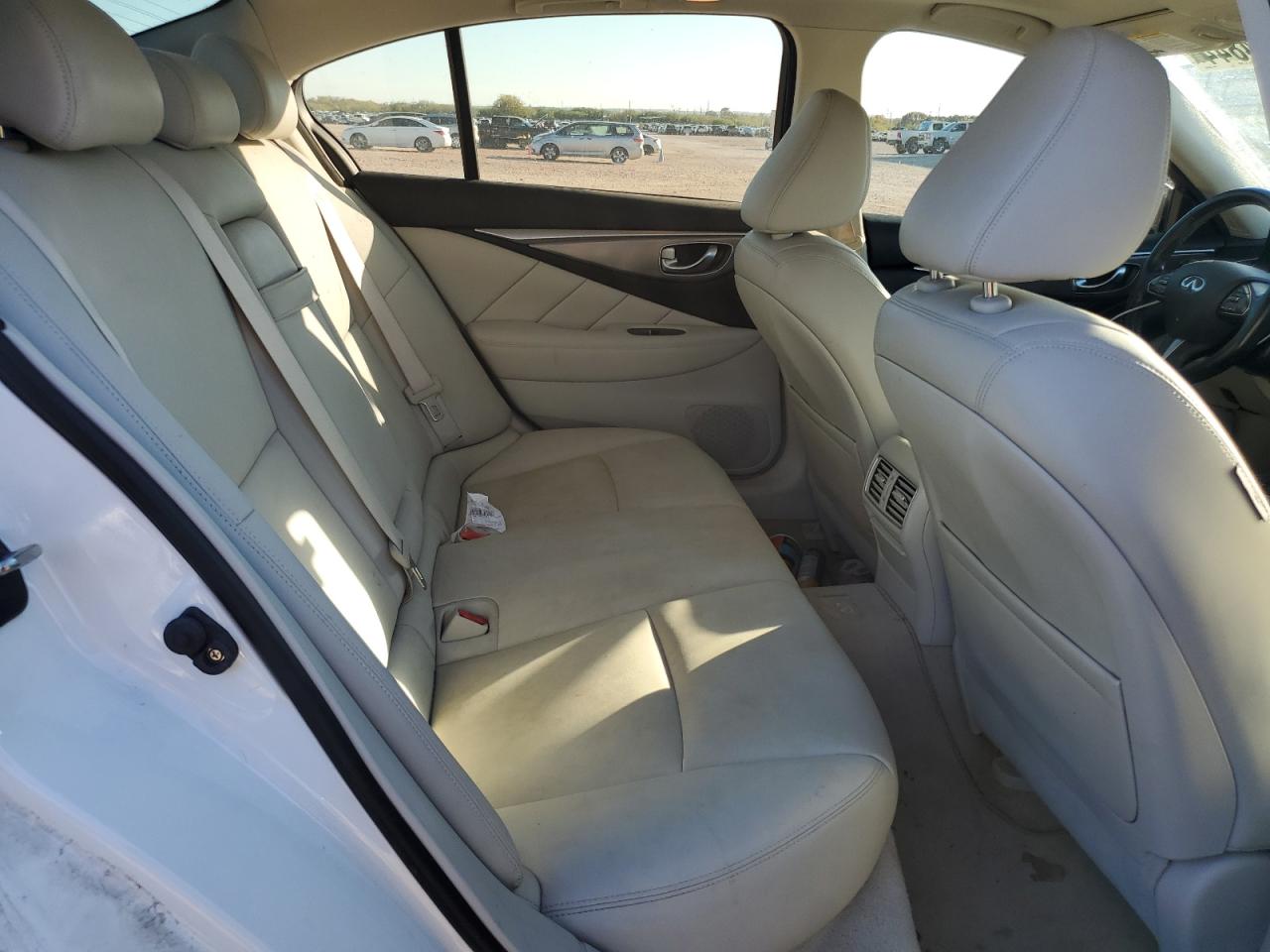 2015 Infiniti Q50 - Image 10