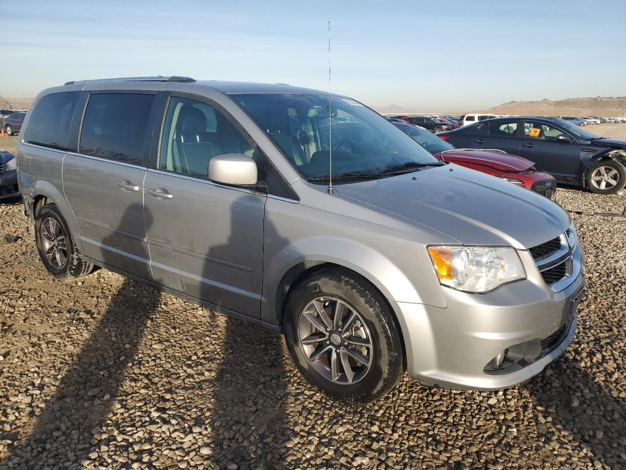 VIN 2C4RDGCG7HR760604 2017 DODGE CARAVAN no.4