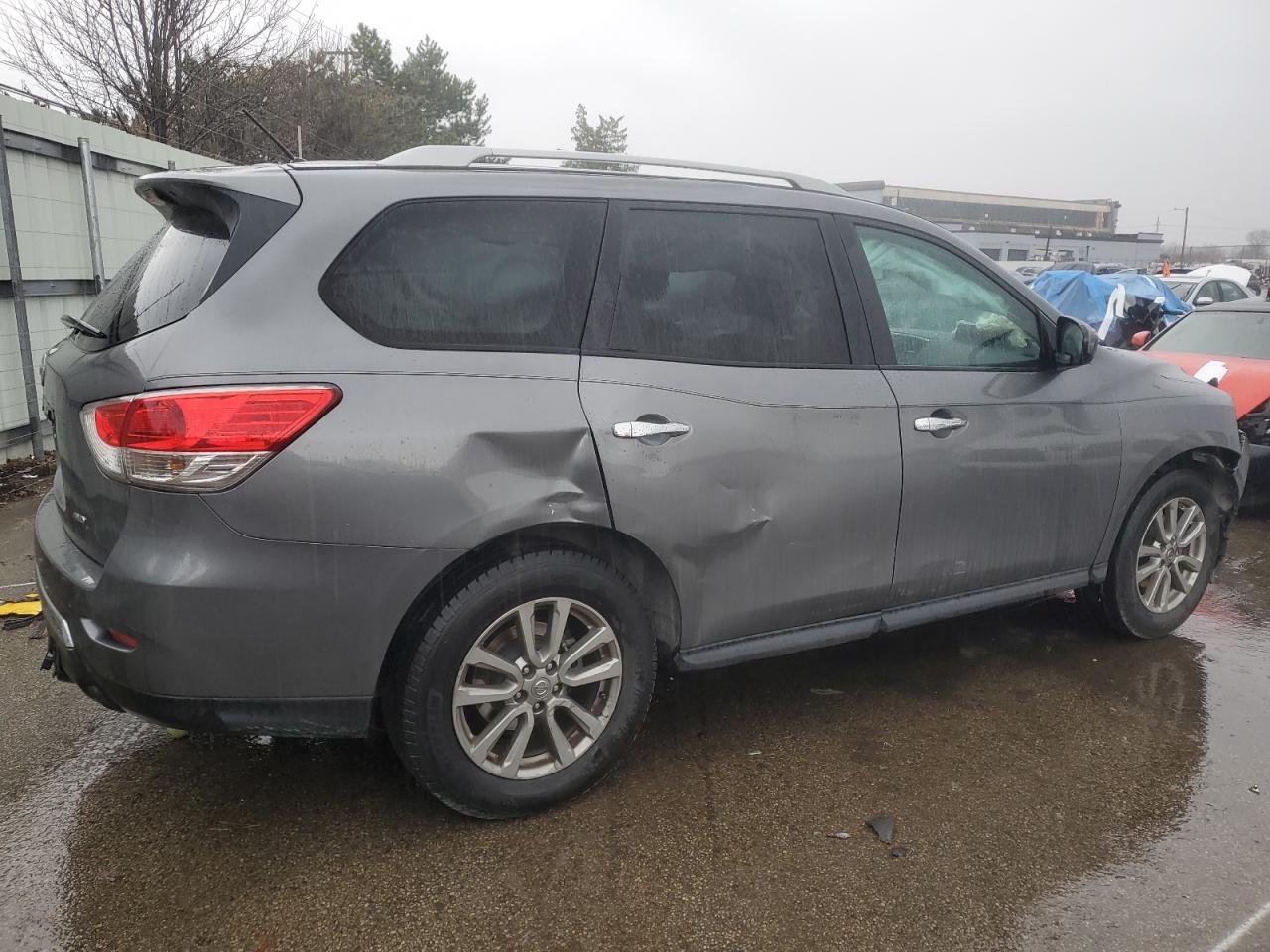 2016 Nissan Pathfinder - Image 3