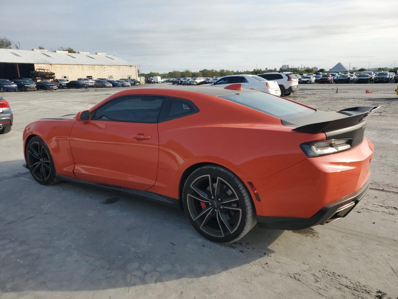 1G1FH1R70J0188232 2018 CHEVROLET CAMARO - Image 2