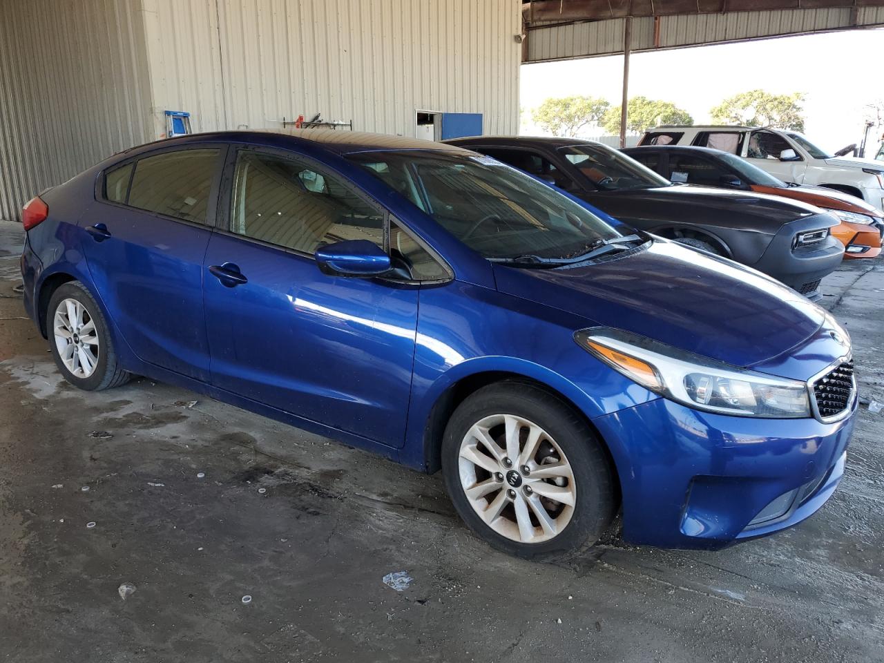 VIN 3KPFL4A71HE013038 2017 KIA FORTE no.4