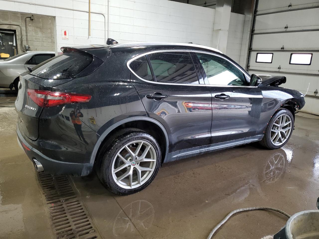 2018 Alfa Romeo Stelvio - Image 3