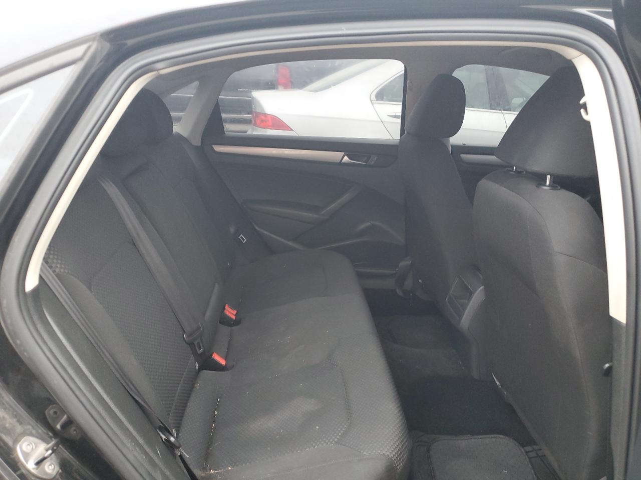 2014 Volkswagen Passat - Image 10