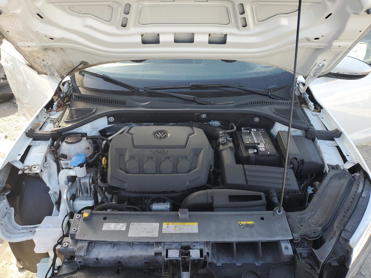 2021 Volkswagen Passat - Image 11