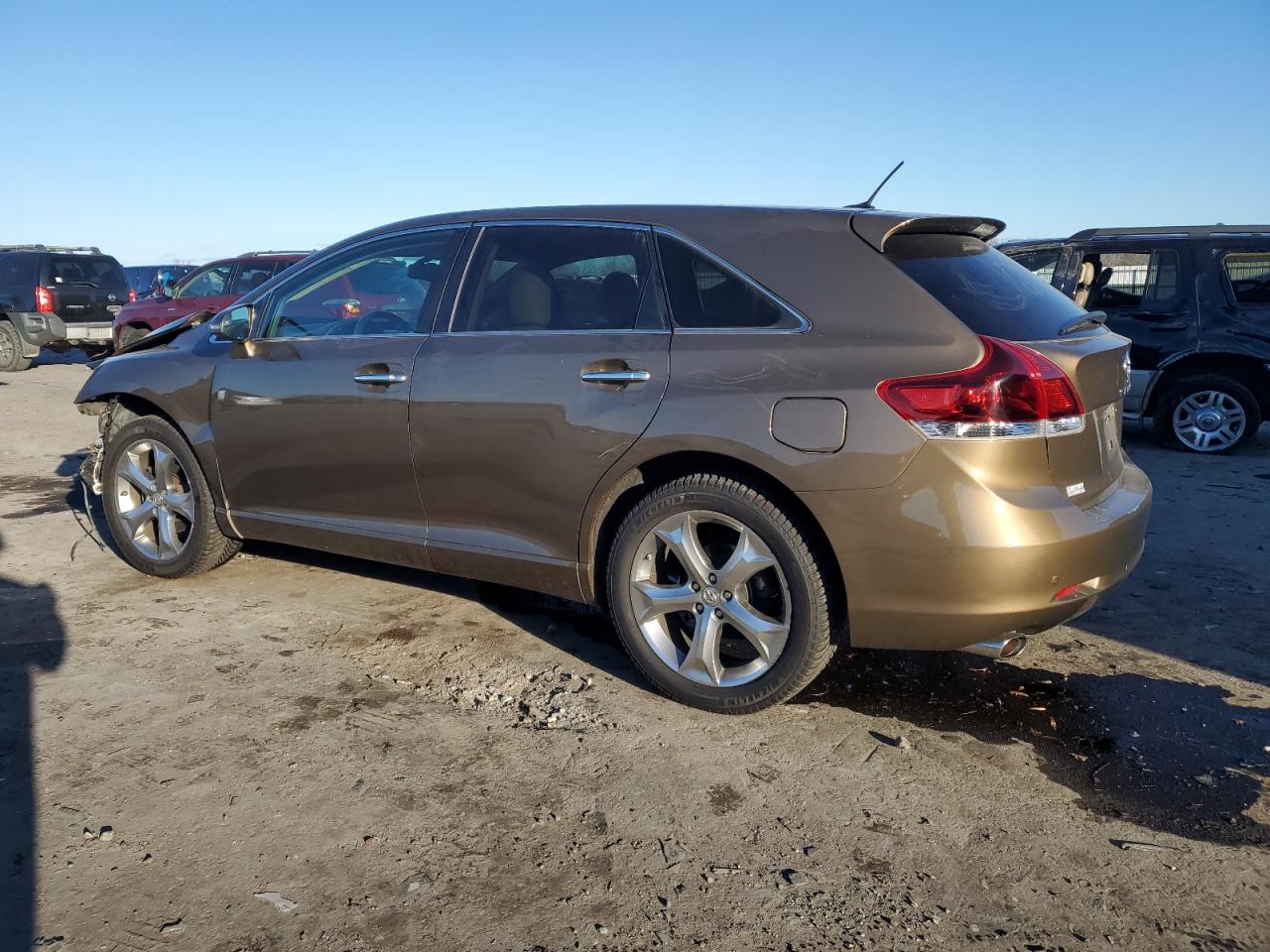 2014 Toyota Venza - Image 2
