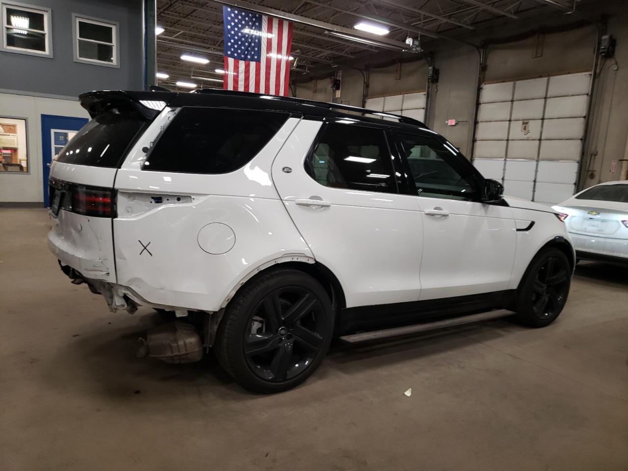 2023 Land Rover Discovery - Image 3