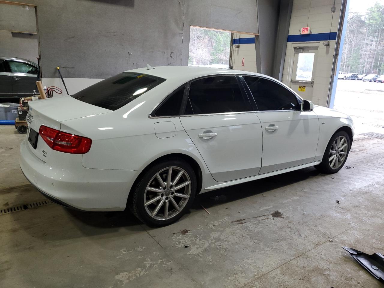 VIN WAUFFAFL2FN011641 2015 AUDI A4 no.3