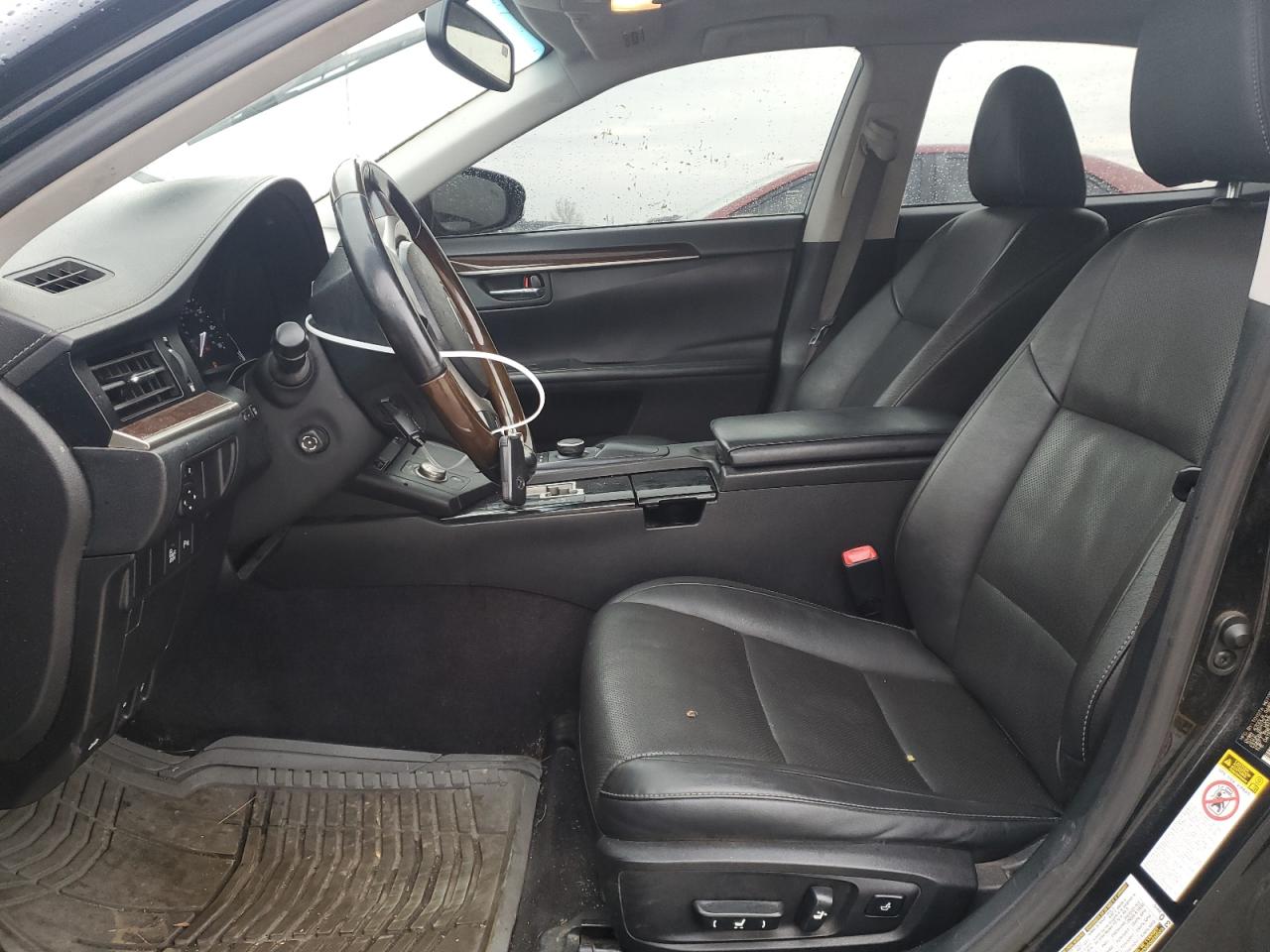 2015 Lexus ES - Image 7