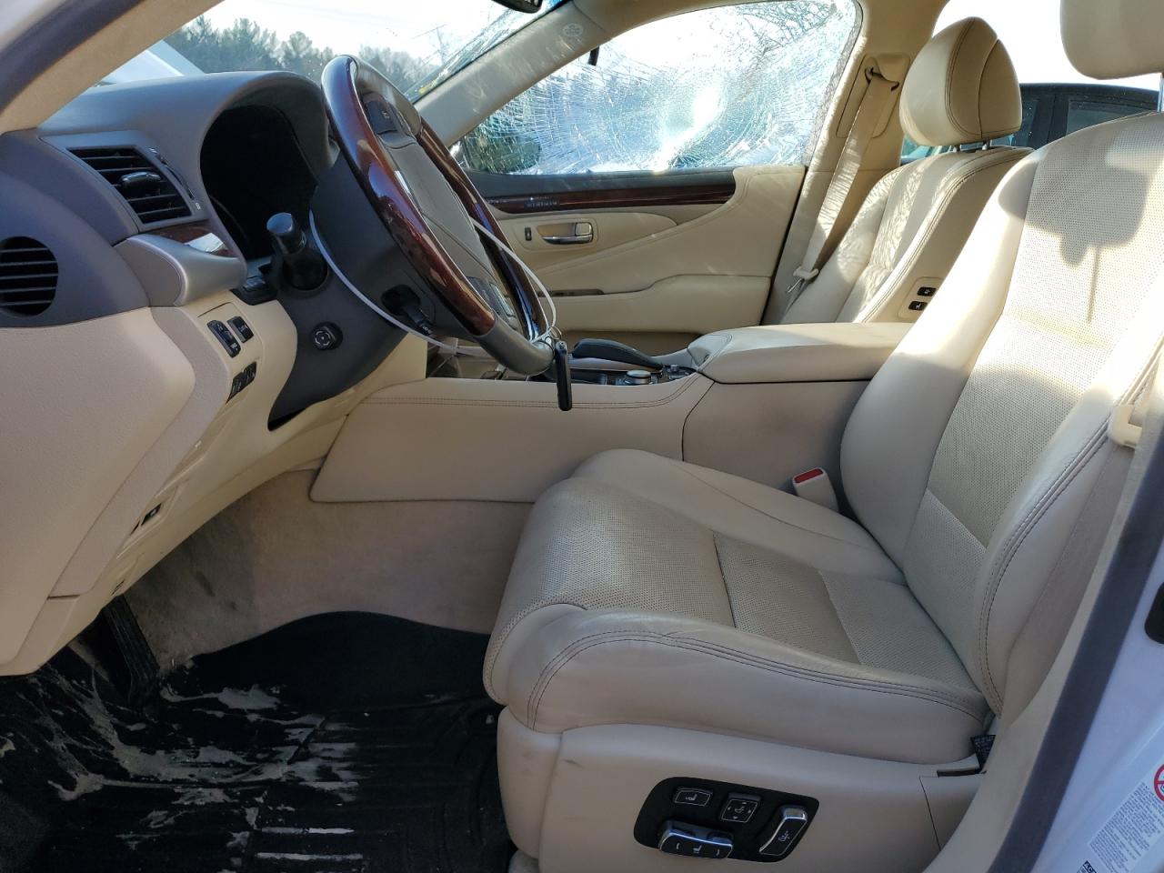 2013 Lexus LS - Image 7