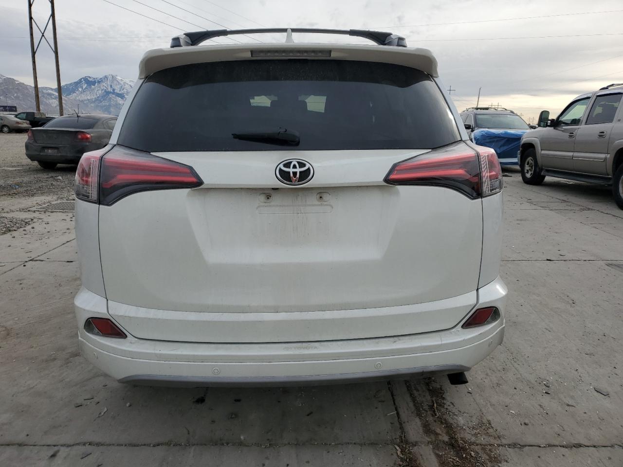 VIN 2T3DFREV1HW560268 2017 TOYOTA RAV4 no.6