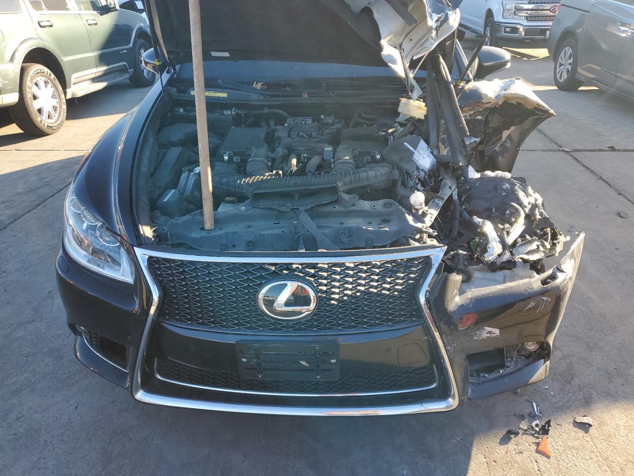 VIN JTHBL5EFXG5139185 2016 LEXUS LS460 no.11