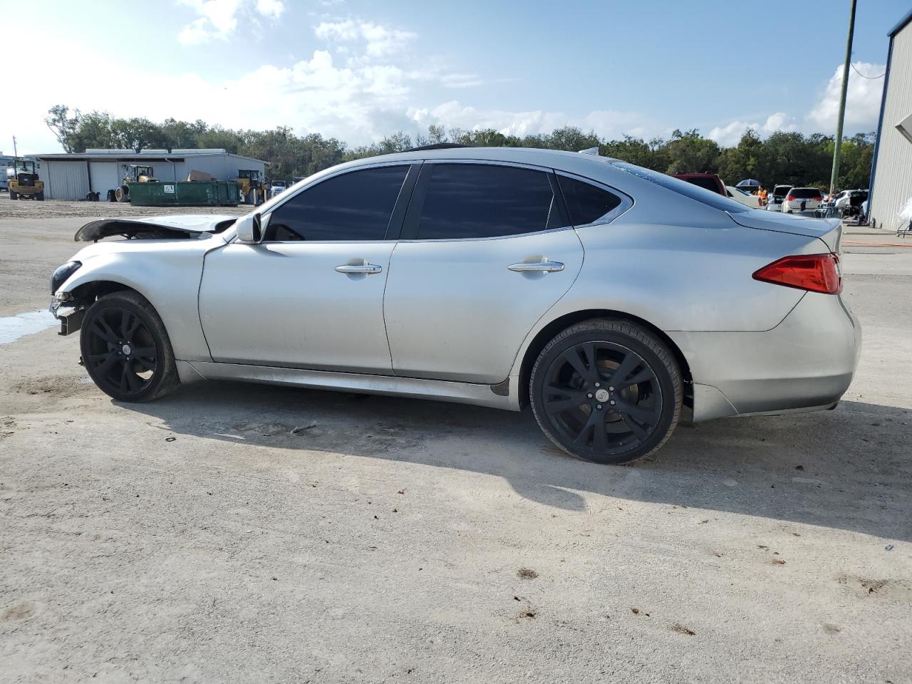 2011 Infiniti M - Image 2