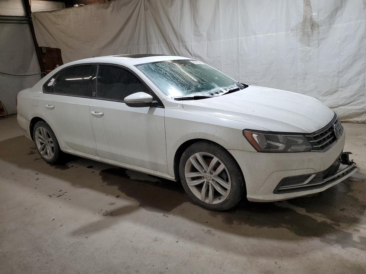 2019 Volkswagen Passat - Image 4