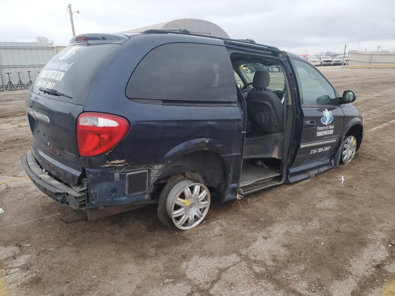 2006 Chrysler Town & Country - Image 3