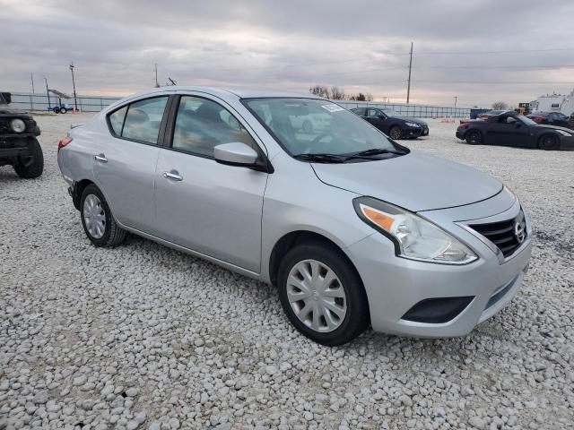  NISSAN VERSA 2017 Srebrny