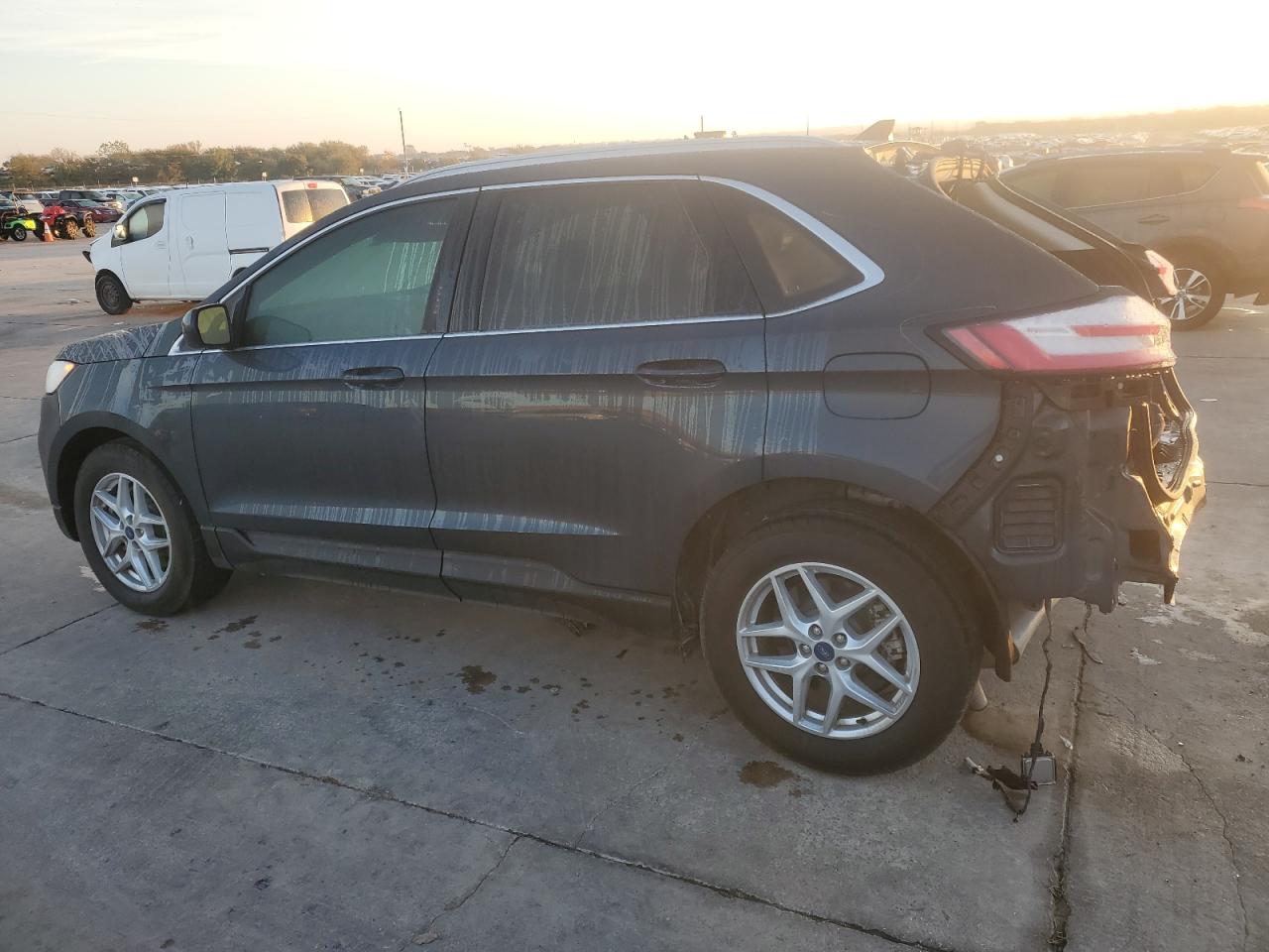 2022 Ford Edge - Image 2
