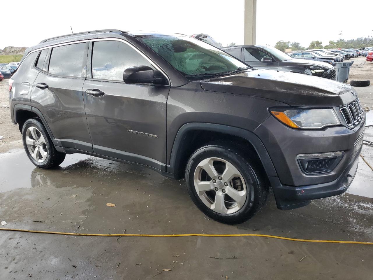 VIN 3C4NJDBB1JT418855 2018 JEEP COMPASS no.4