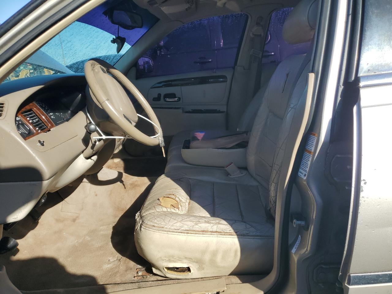 2000 Lincoln Town Car - Image 7
