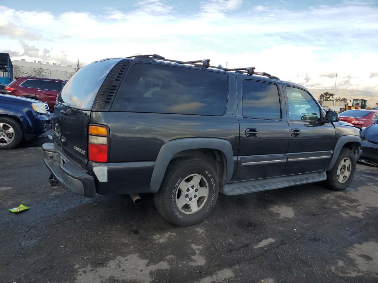 2005 Chevrolet Suburban - Image 3