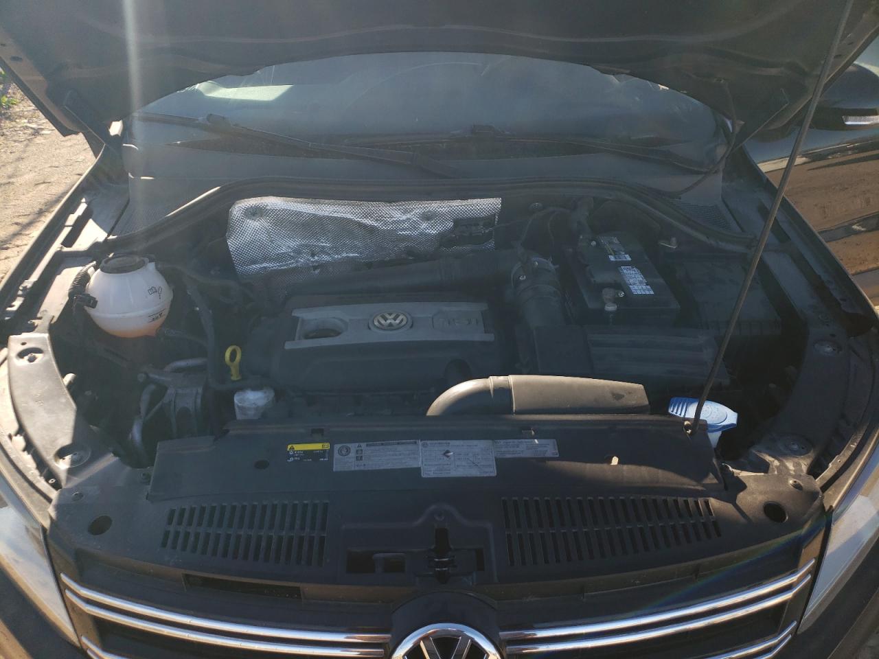 2017 Volkswagen Tiguan - Image 11