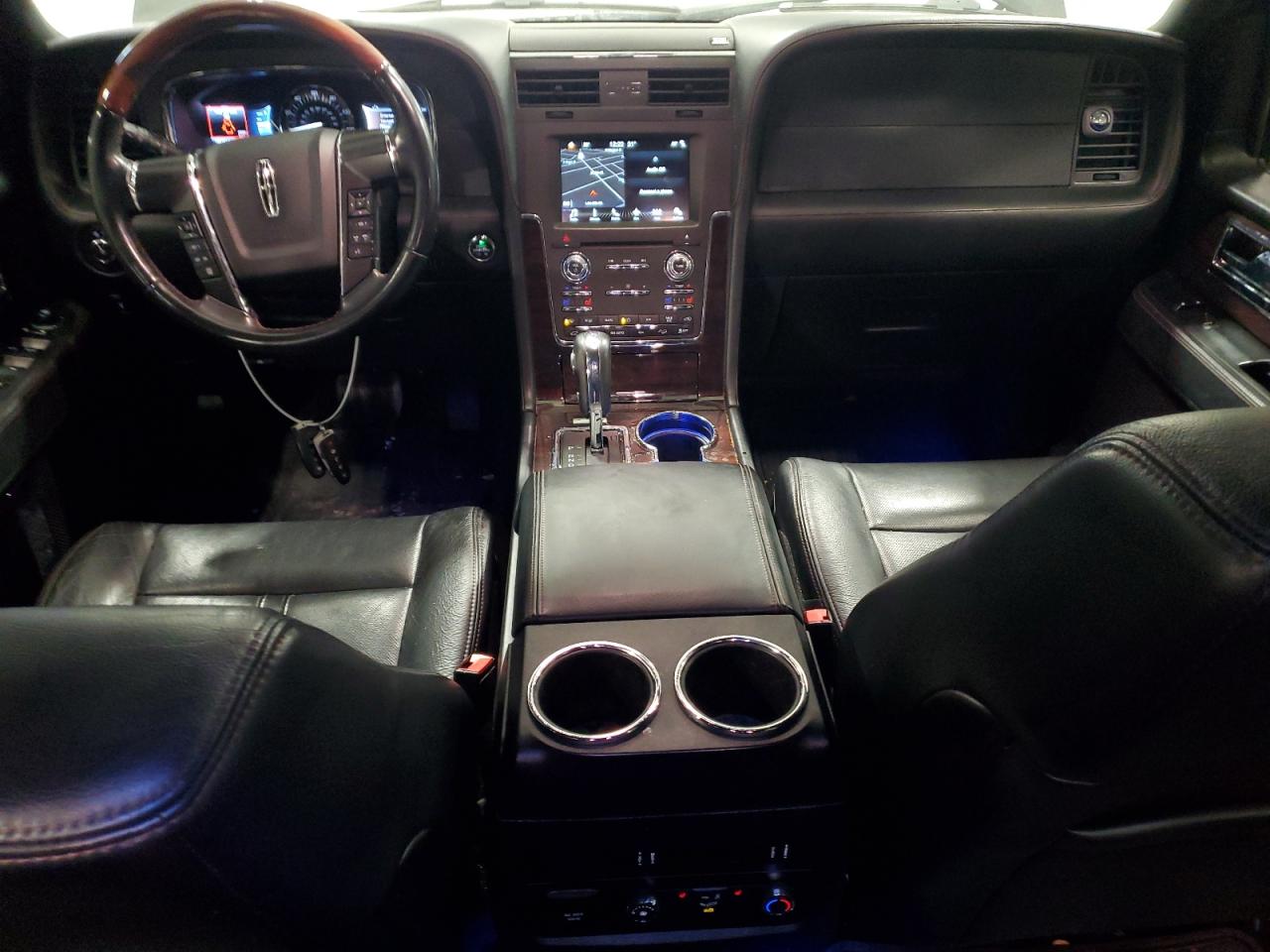 2017 Lincoln Navigator - Image 8