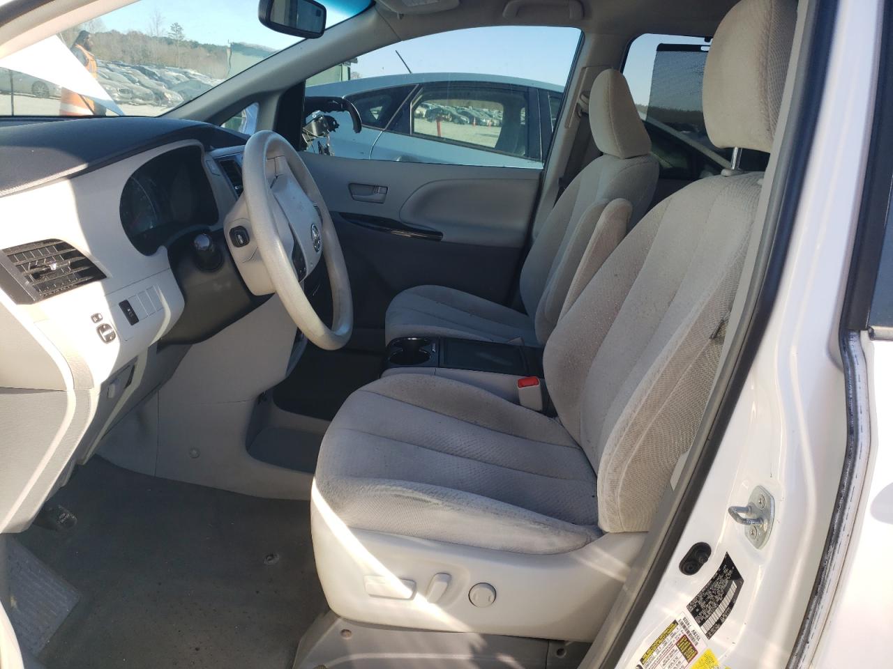 2014 Toyota Sienna - Image 7