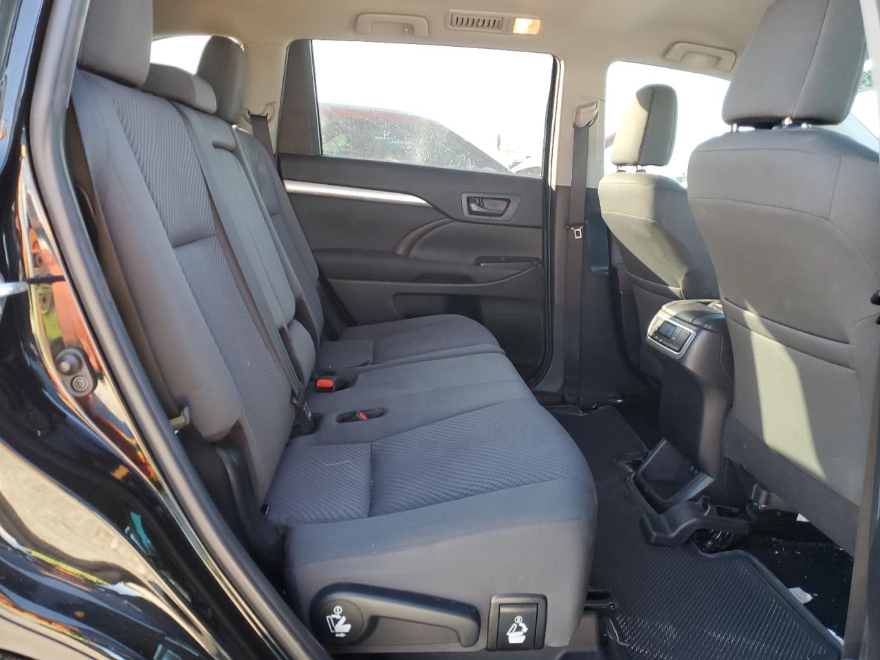 2019 Toyota Highlander - Image 11