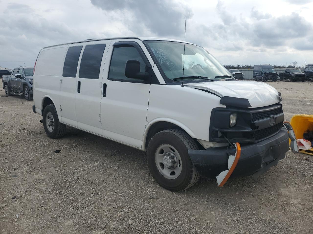 VIN 1GCWGAFF8G1211880 2016 CHEVROLET EXPRESS no.4