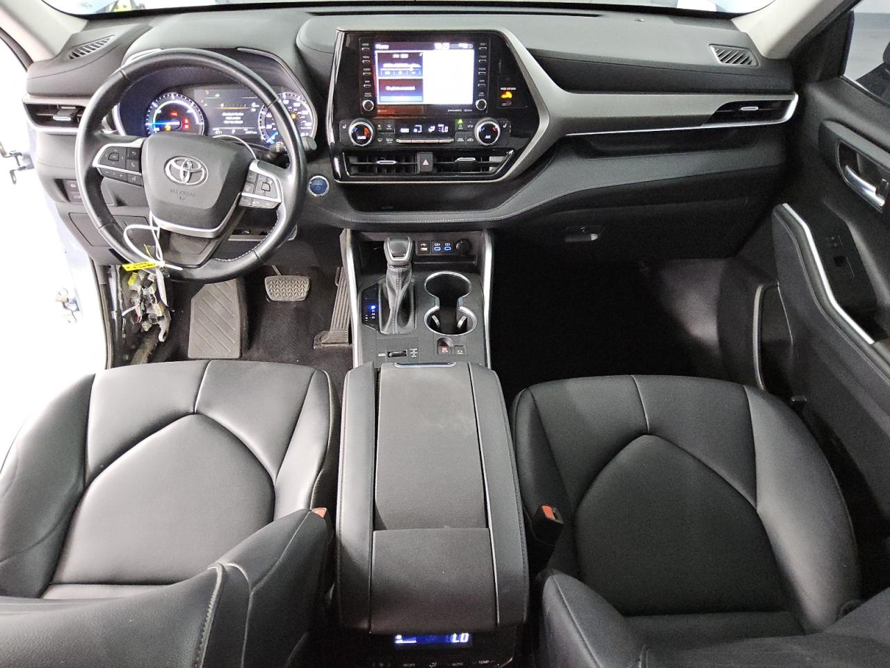 2022 Toyota Highlander - Image 8