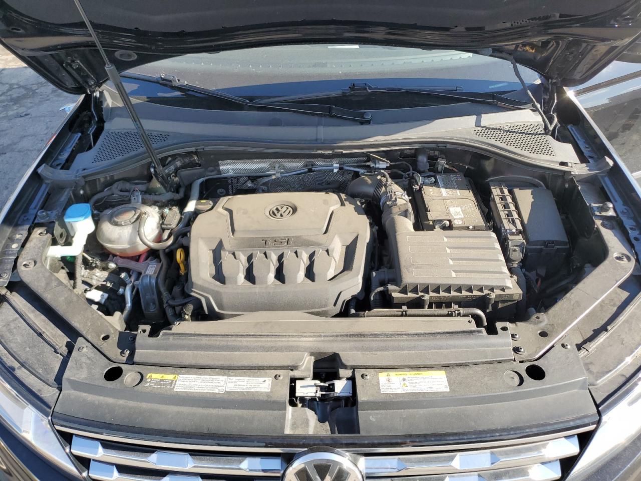 2021 Volkswagen Tiguan - Image 14