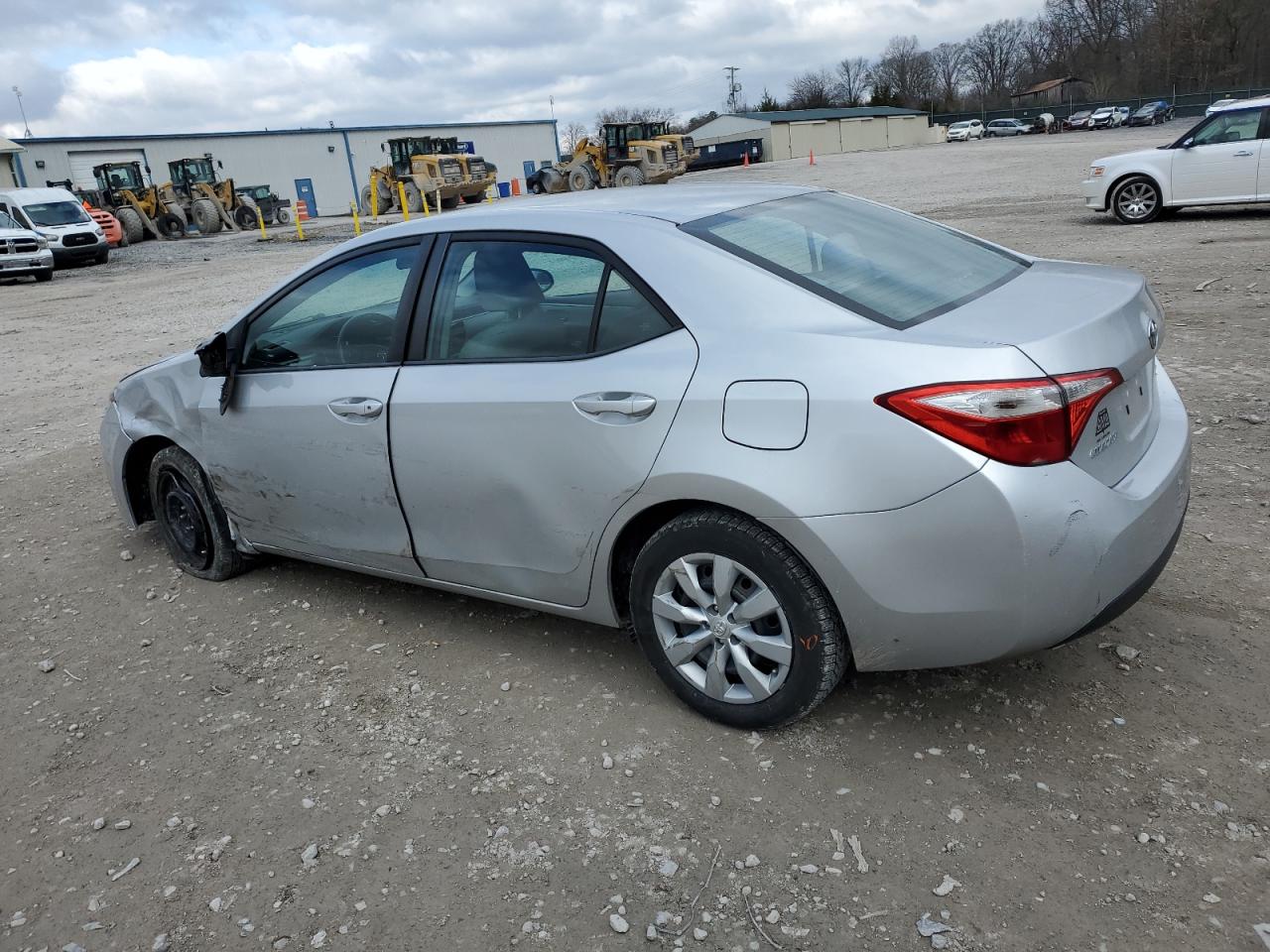 5YFBURHE4FP223965 2015 TOYOTA COROLLA - Image 2