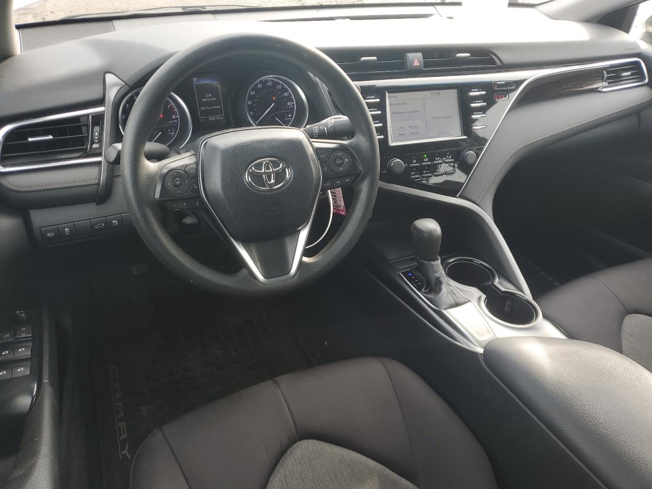 VIN 4T1B11HK1JU617057 2018 TOYOTA CAMRY no.8