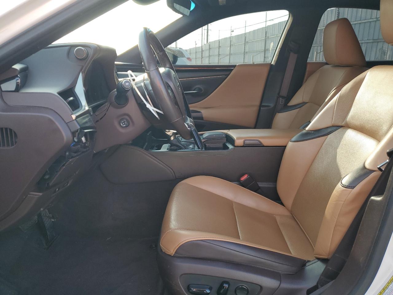2020 Lexus ES - Image 7