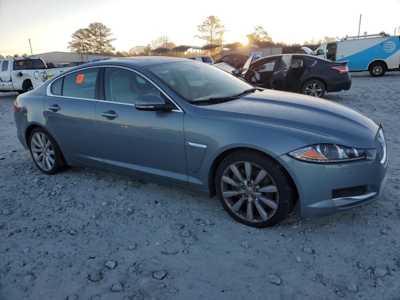 VIN SAJWJ0EF8E8U17476 2014 JAGUAR XF no.4