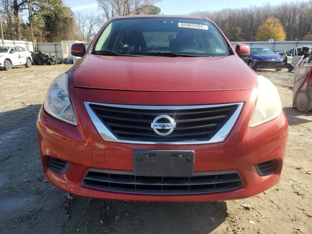  NISSAN VERSA 2013 Красный