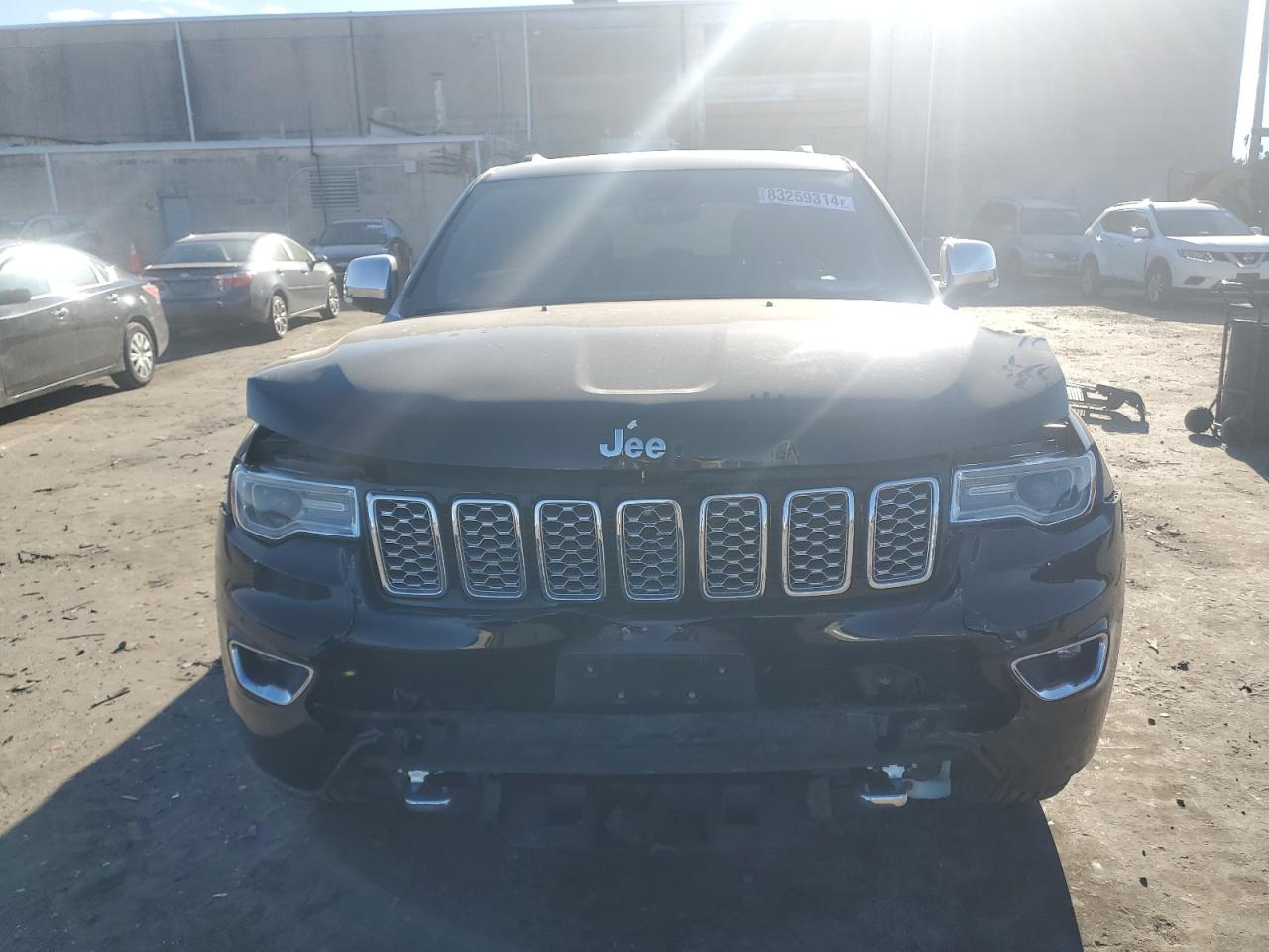 2017 Jeep Grand Cherokee - Image 5