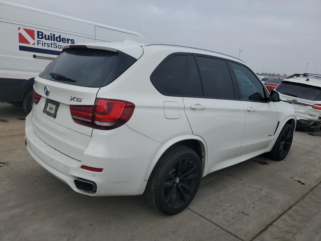 VIN 5UXKR0C54H0V68137 2017 BMW X5 no.3