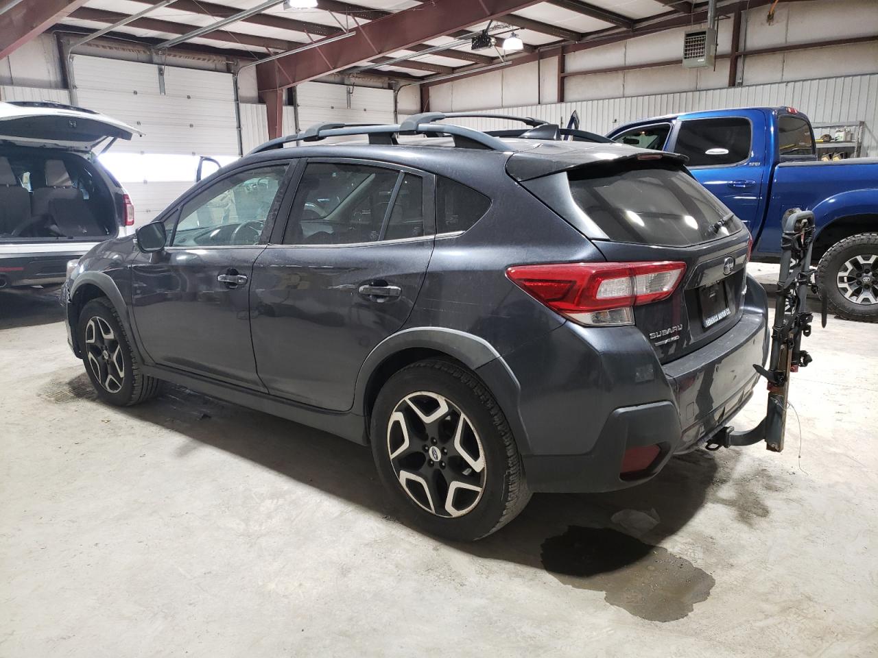 VIN JF2GTAMC3JH211827 2018 SUBARU CROSSTREK no.2