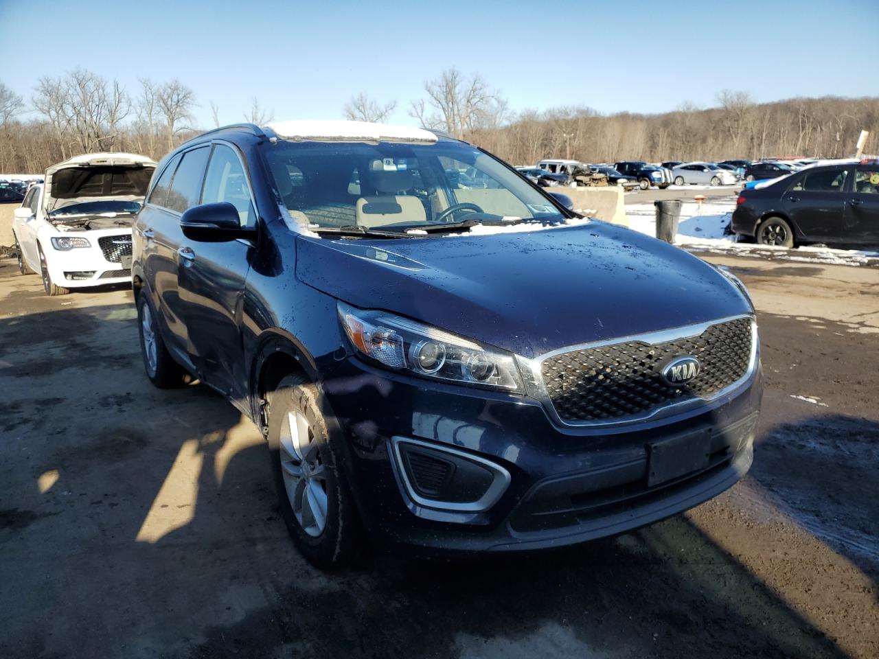 VIN 5XYPGDA53HG198512 2017 KIA SORENTO no.4