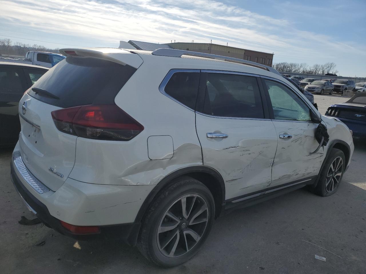 2020 Nissan Rogue - Image 3