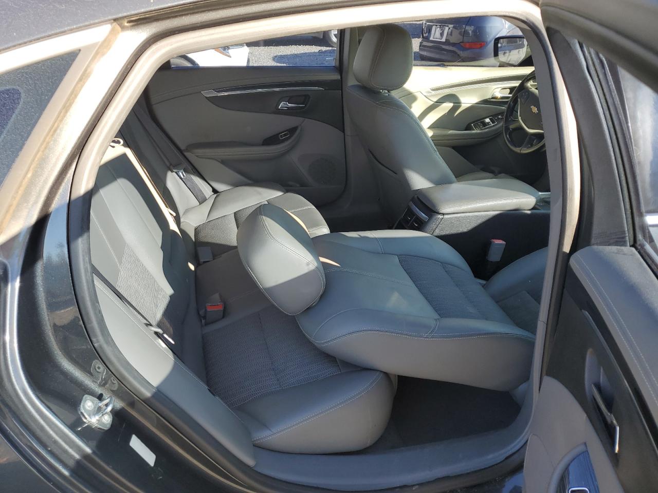 2018 Chevrolet Impala - Image 10