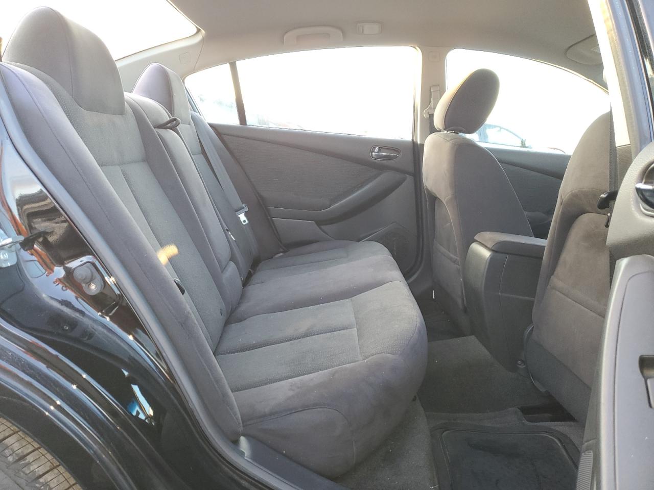 2011 Nissan Altima - Image 10