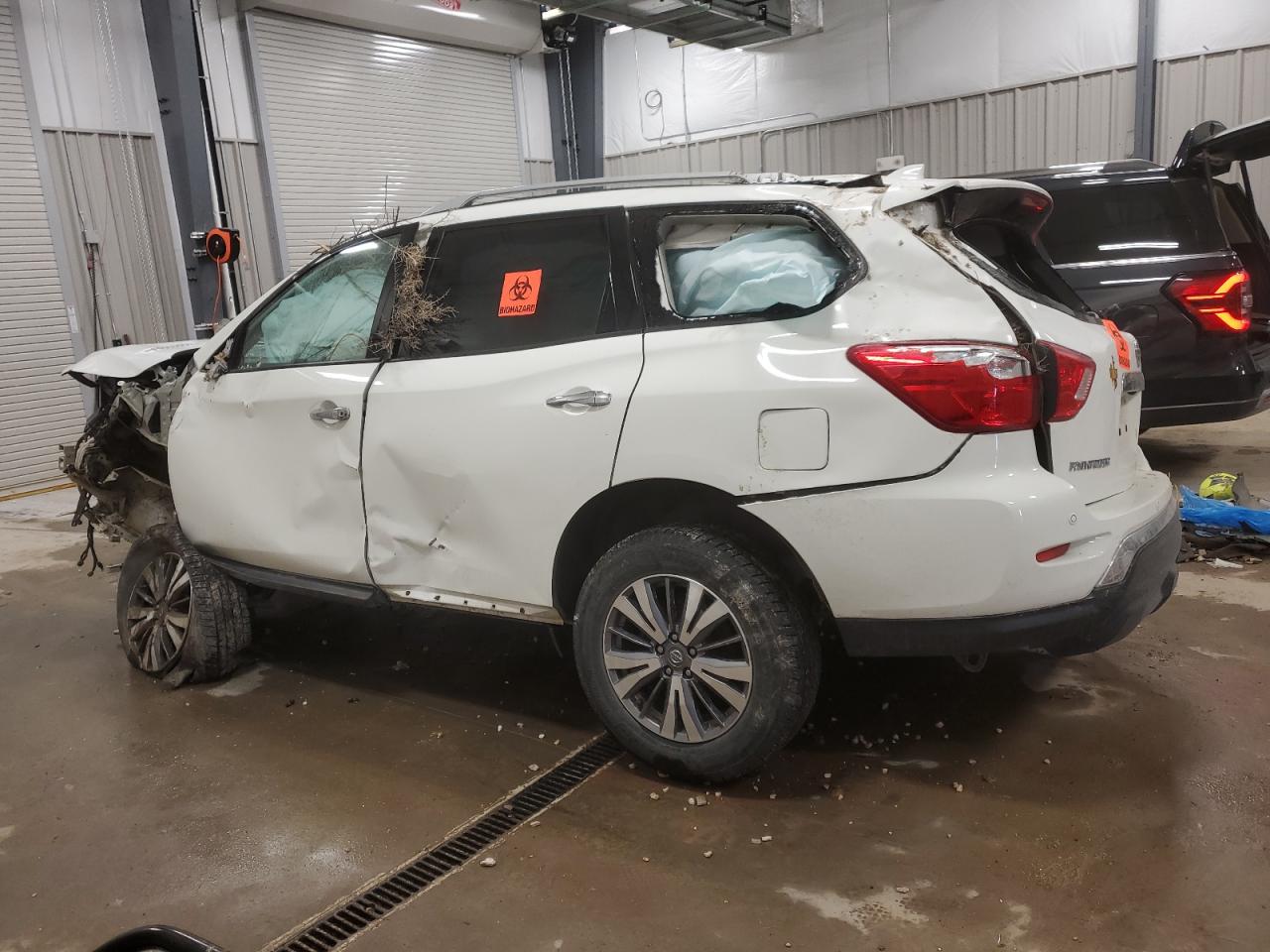 2019 Nissan Pathfinder - Image 2