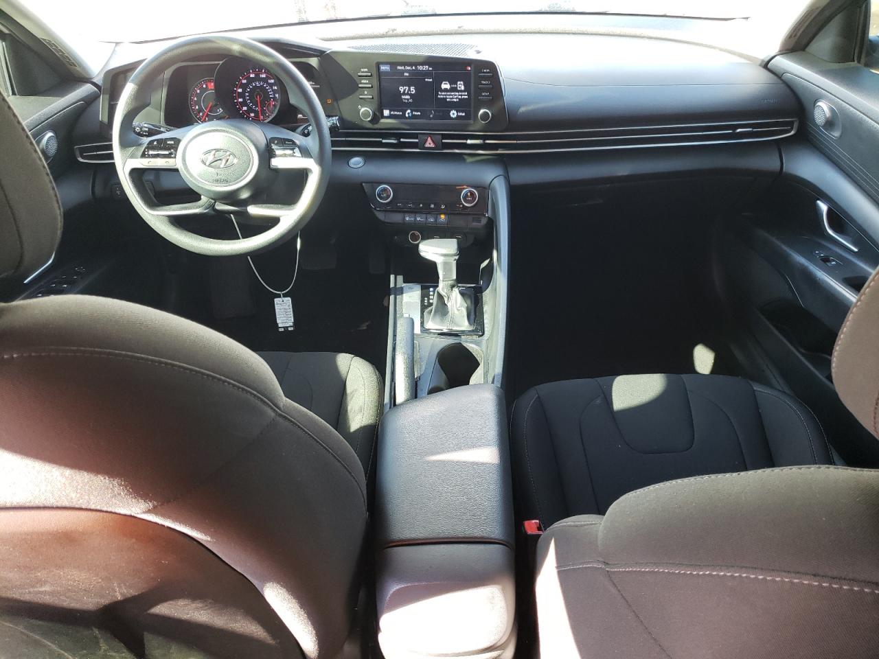 2021 Hyundai Elantra - Image 8