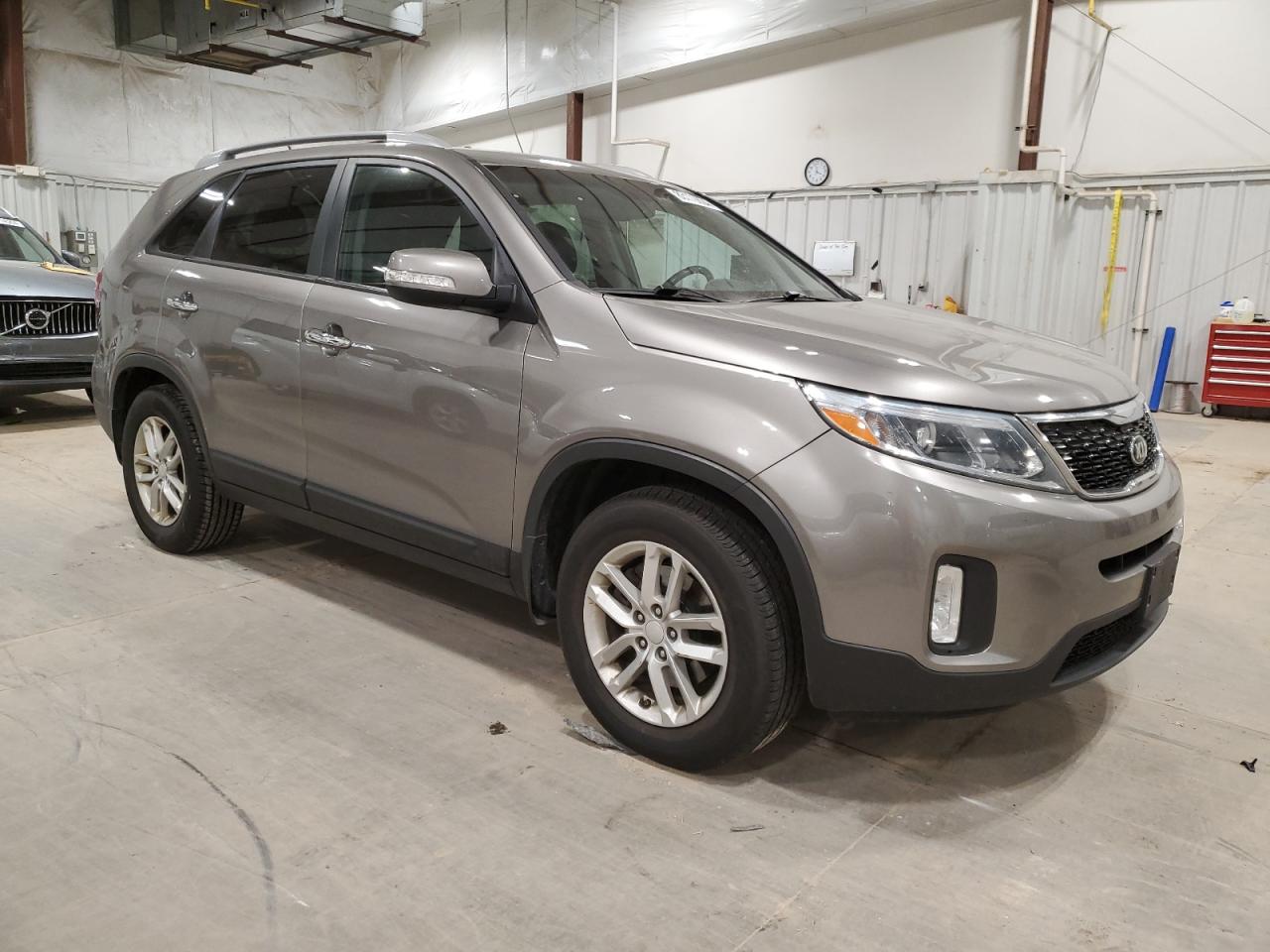 VIN 5XYKT3A62FG620615 2015 KIA SORENTO no.4