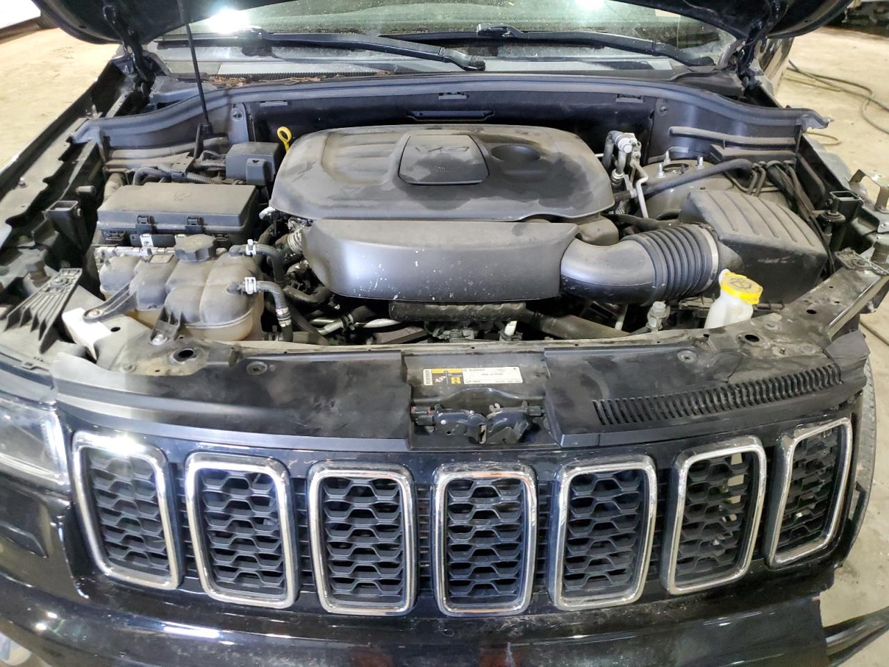 2019 Jeep Grand Cherokee - Image 12